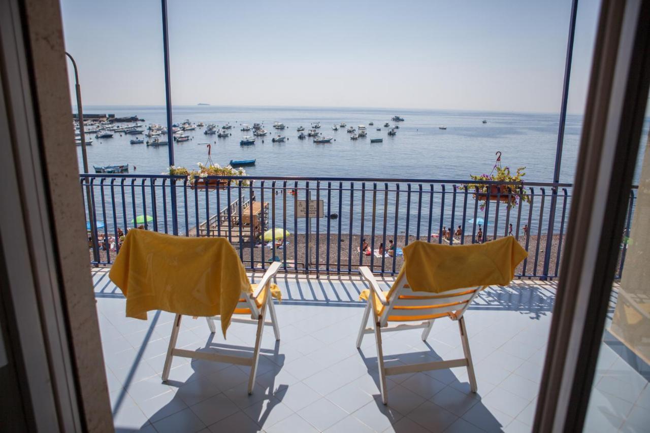 Un Tuffo Nella Baia Di Capomulini Bed and Breakfast Acireale Buitenkant foto